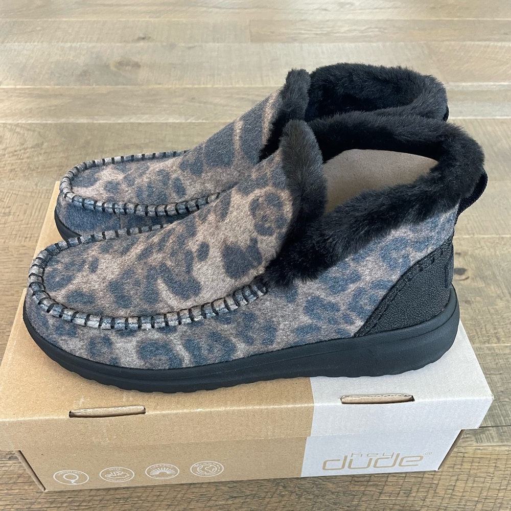 Hey Dude Denny Leo Nut Shoes (damaged box)